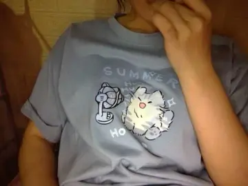 Lynny-1  live sex cam