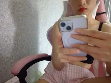 Lynny-1  live sex cam