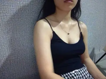 Lynny-1  live sex cam