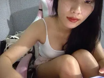 Lynny-1  live sex cam