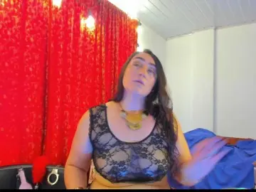MeganHotCurvy  live sex cam
