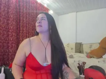 MeganHotCurvy  live sex cam