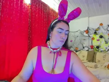 MeganHotCurvy  live sex cam