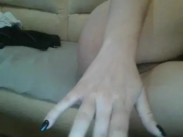 Rominnaa  live sex cam