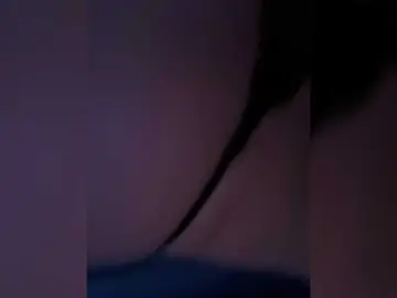 Sara102  live sex cam