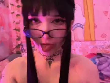 SavageAura  live sex cam