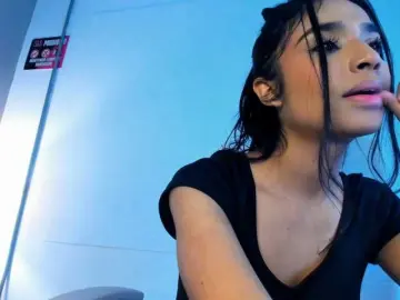 Lunavelvetxxa  live sex cam