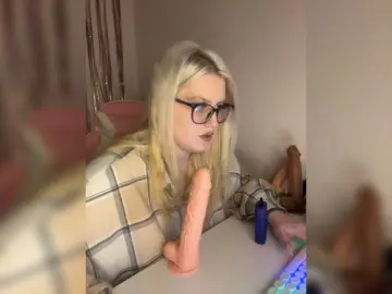 DollVice  live sex cam