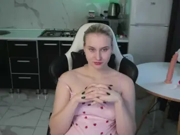 Mertyxxx  live sex cam