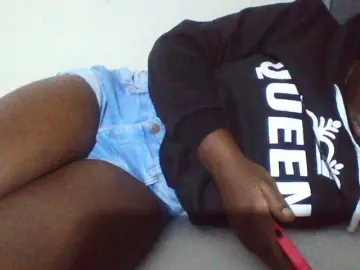 Sexyyves  live sex cam