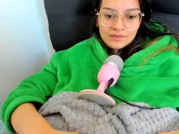 Angie-Pirs  live sex cam
