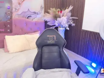 Moonshine-tay  live sex cam