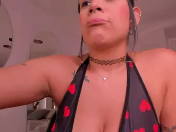SarahYates  live sex cam