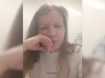 Mia-Carnival  live sex cam