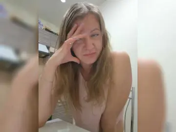 Mia-Carnival  live sex cam