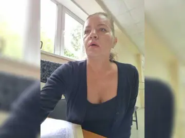 Mia-Carnival  live sex cam
