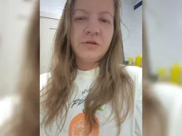 Mia-Carnival  live sex cam