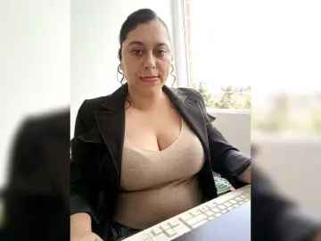 Queen-Yess  live sex cam