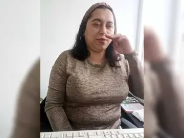 Queen-Yess  live sex cam