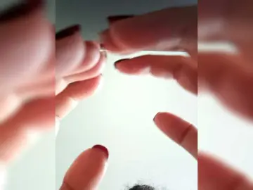 Queen-Yess  live sex cam
