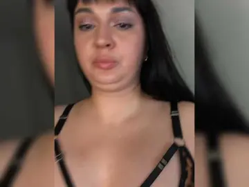 Tina-Dolly  live sex cam