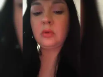 Tina-Dolly  live sex cam