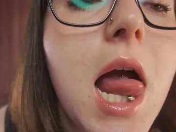 DriveThruAmina  live sex cam