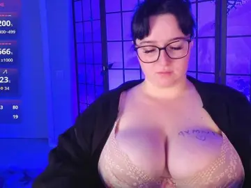 DriveThruAmina  live sex cam