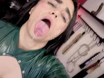 ElowenHalley  live sex cam