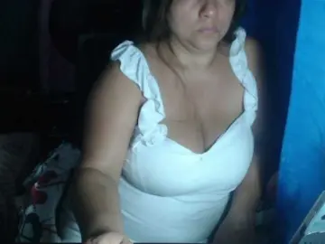 Adrianamilf44  live sex cam