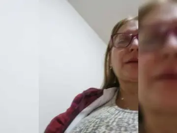 Miatitsmature  live sex cam