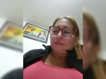 Miatitsmature  live sex cam