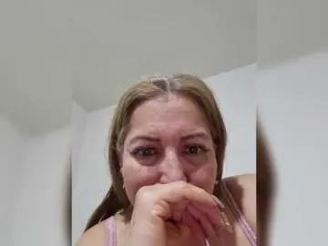 Miatitsmature  live sex cam