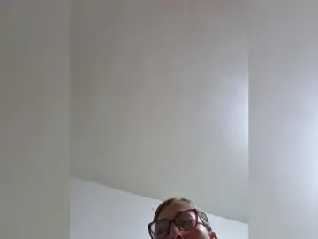 Miatitsmature  live sex cam
