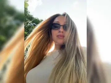 KiraBlake  live sex cam