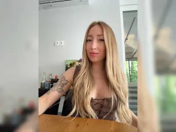 KiraBlake  live sex cam