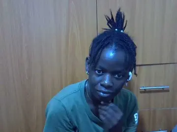Ebonytrendy  live sex cam