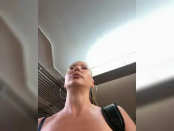 Linnea-67  live sex cam