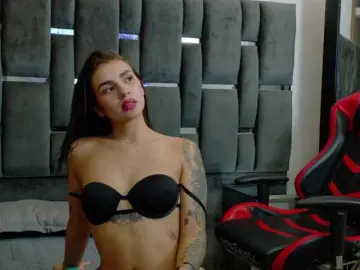 LucyBlair  live sex cam