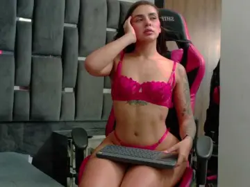 LucyBlair  live sex cam