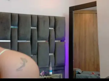 LucyBlair  live sex cam