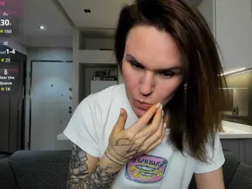 LisaDaniels  live sex cam