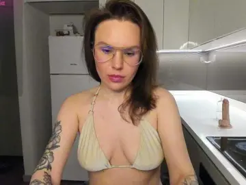 LisaDaniels  live sex cam
