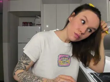 LisaDaniels  live sex cam