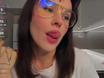 LisaDaniels  live sex cam