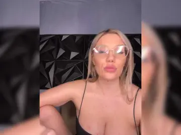 LYLAtop  live sex cam