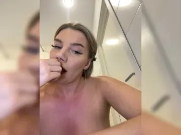 LYLAtop  live sex cam