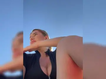 LYLAtop  live sex cam