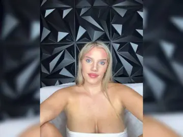 LYLAtop  live sex cam