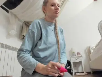 SansaStaark  live sex cam